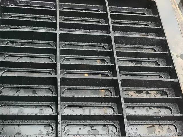 球墨铸铁：沟盖板